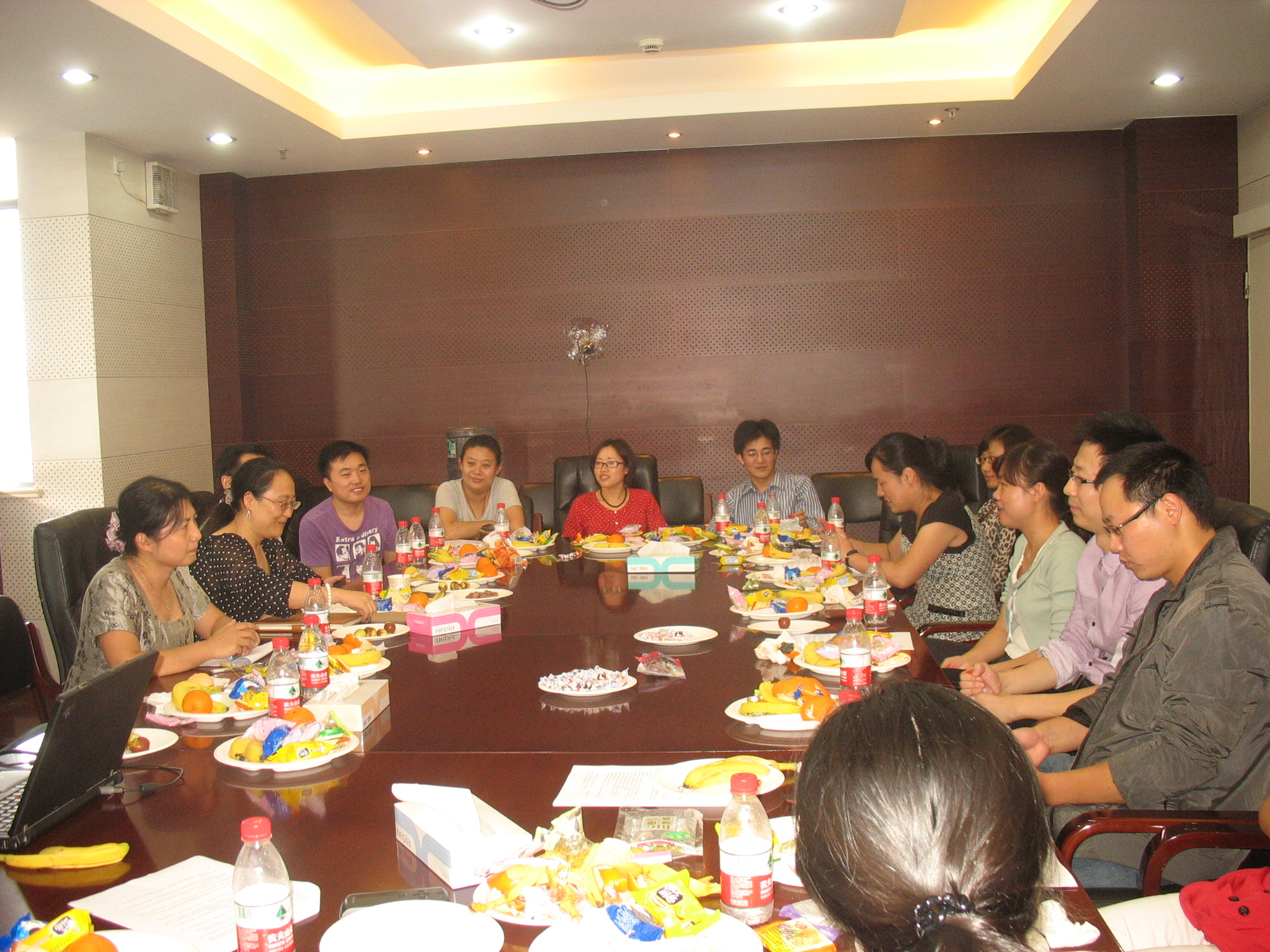 永利皇宫赌场
召开青年教师座谈会